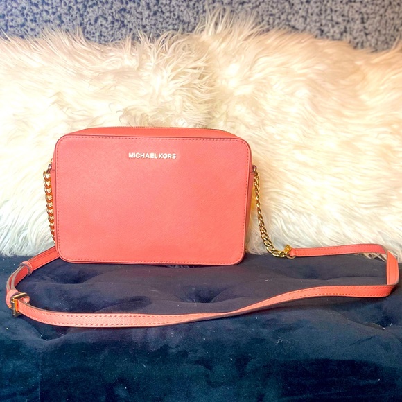 Michael Kors Pink Jet Set Large Crossbody Purse - Picture 2 of 8